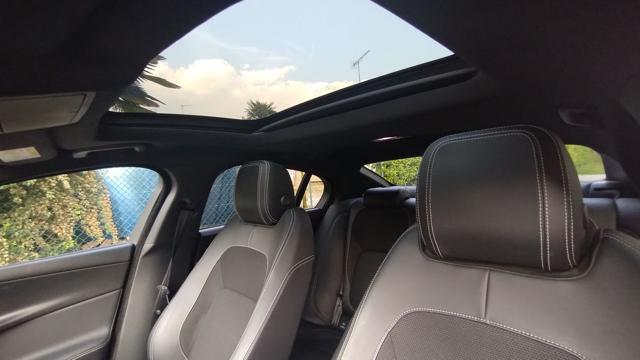JAGUAR XE usata, con Volante multifunzione