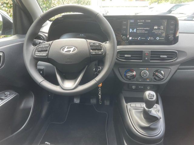 HYUNDAI i10 usata, con Sensori di parcheggio posteriori