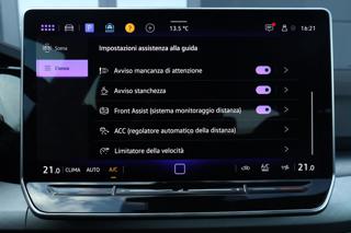 VOLKSWAGEN Golf usata, con Autoradio digitale