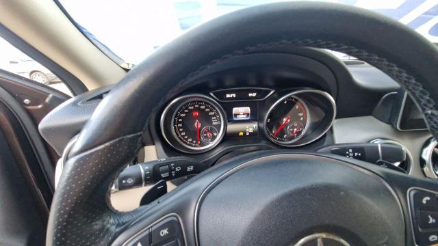MERCEDES-BENZ GLA 180 usata, con Park Distance Control