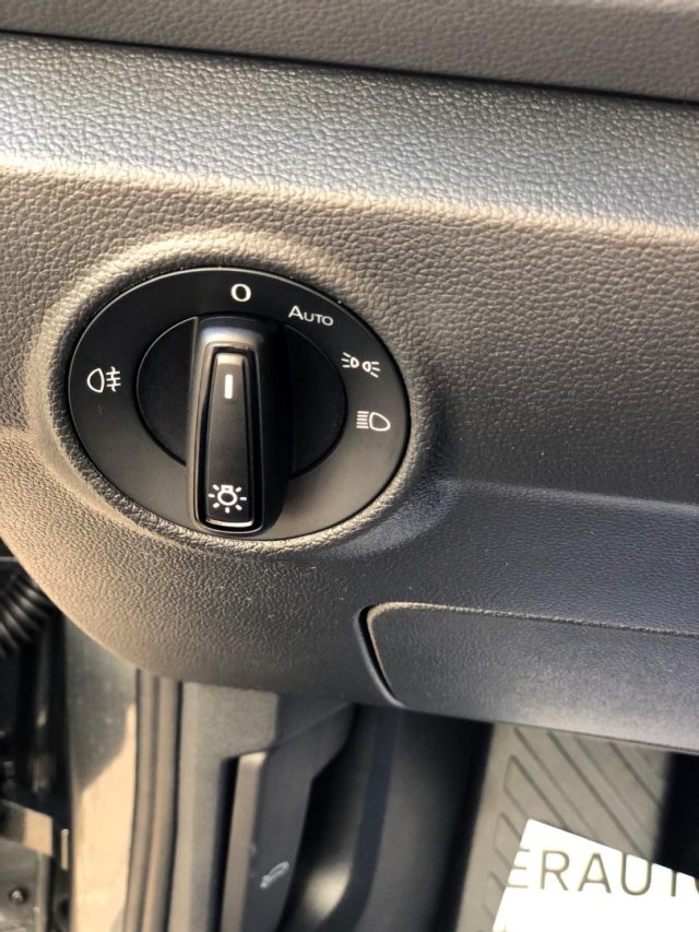 VOLKSWAGEN T-Roc usata, con Sedile posteriore sdoppiato