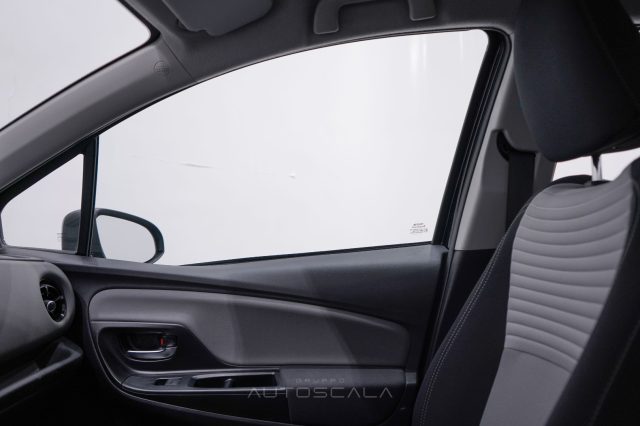 TOYOTA Yaris usata, con Autoradio digitale