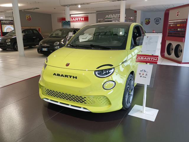 ABARTH 500e usata, con Airbag