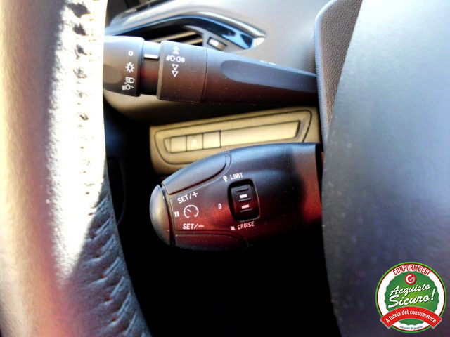 PEUGEOT 208 usata, con Volante multifunzione