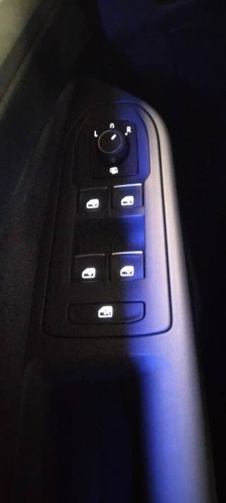 VOLKSWAGEN Golf usata, con Airbag testa