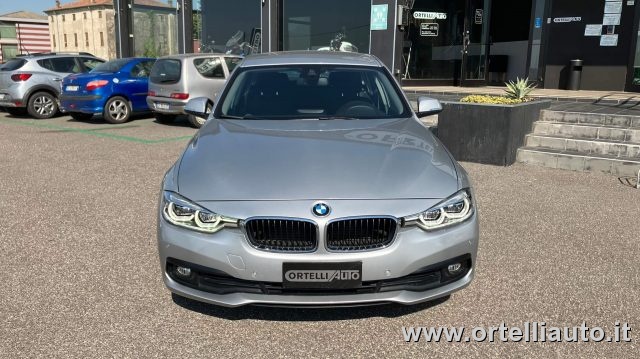 BMW 318 usata, con Fari LED