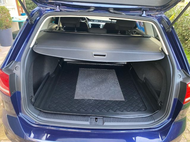 VOLKSWAGEN Passat Variant usata, con Cerchi in lega