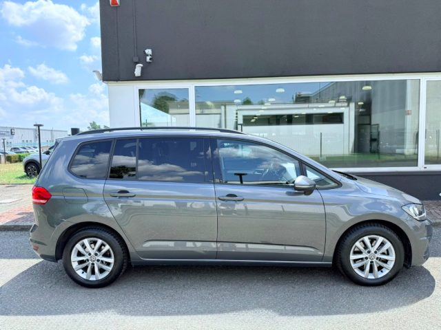VOLKSWAGEN Touran usata, con Autoradio
