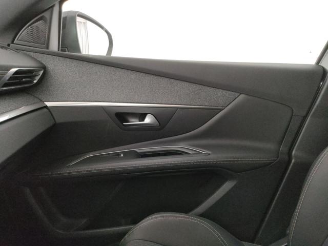 PEUGEOT 3008 usata, con Leve al volante