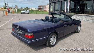 MERCEDES-BENZ E 200 usata 30