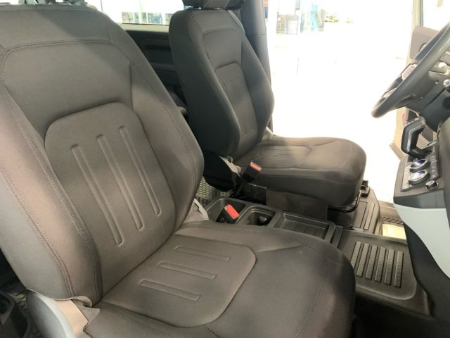 LAND ROVER Defender usata, con Park Distance Control