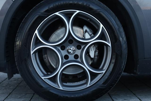 ALFA ROMEO Stelvio usata, con Sedile posteriore sdoppiato