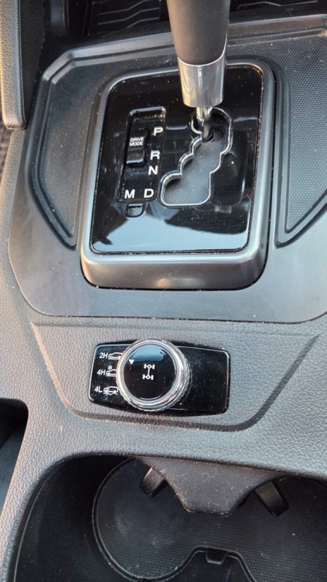 SSANGYONG Rexton Sports usata, con Sensori di parcheggio posteriori