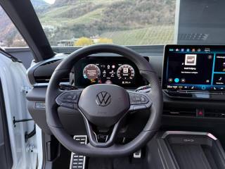 VOLKSWAGEN T-Roc usata, con Autoradio