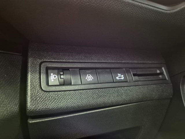 PEUGEOT 5008 usata, con Bluetooth