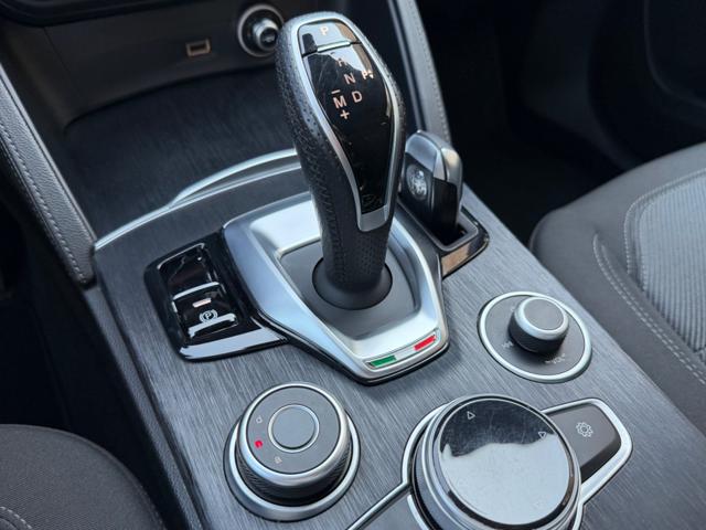 ALFA ROMEO Stelvio usata, con Sensore di luce