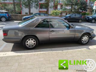 MERCEDES-BENZ E 200 usata 17