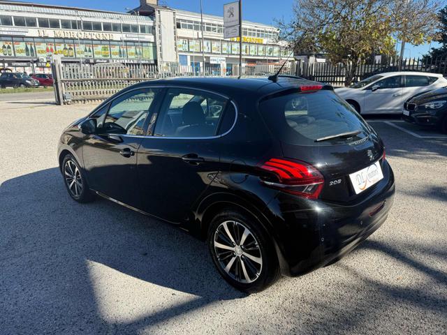 PEUGEOT 208 usata, con Autoradio