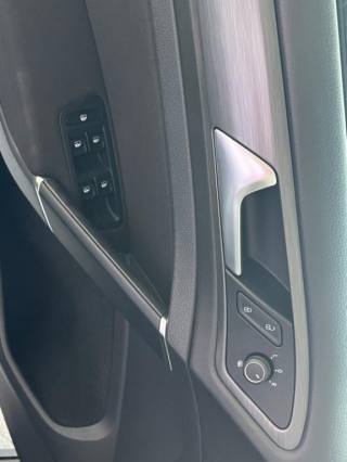 VOLKSWAGEN Golf usata, con Airbag testa