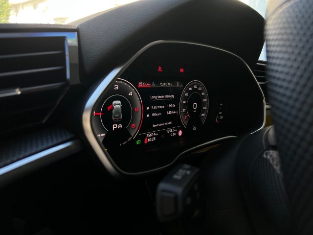 AUDI Q3 usata, con Sensori di parcheggio posteriori