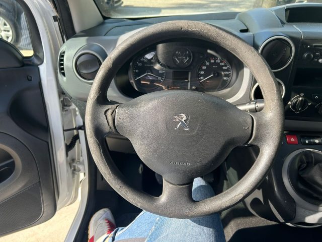 PEUGEOT Partner usata, con Sensori di parcheggio posteriori