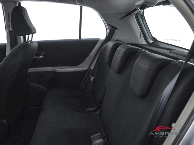 TOYOTA Yaris usata 9