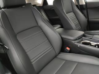 LEXUS NX 300h usata, con Sedile posteriore sdoppiato