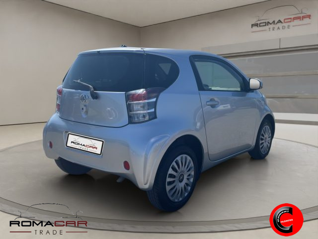 TOYOTA iQ usata, con Autoradio