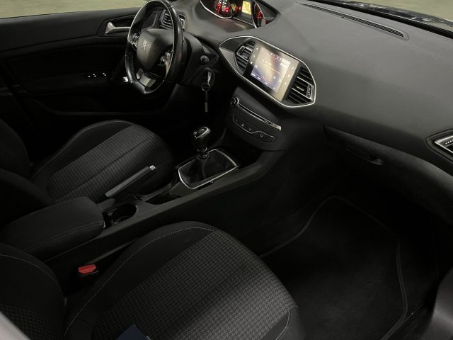 PEUGEOT 308 usata, con Autoradio