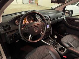 MERCEDES-BENZ B 180 usata, con Cronologia tagliandi