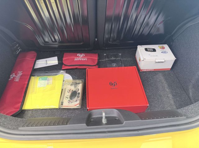 ABARTH 695 usata, con Volante in pelle