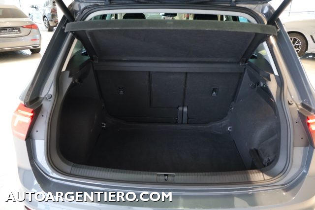 VOLKSWAGEN Tiguan usata, con Bracciolo