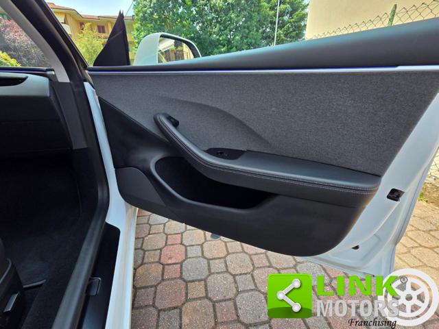 TESLA Model 3 usata, con Specchietti laterali elettrici