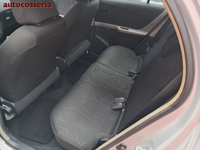 TOYOTA Yaris usata, con Autoradio