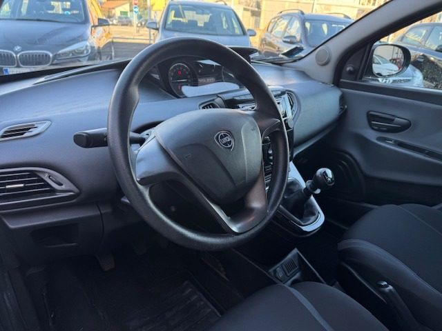 LANCIA Ypsilon usata, con ESP