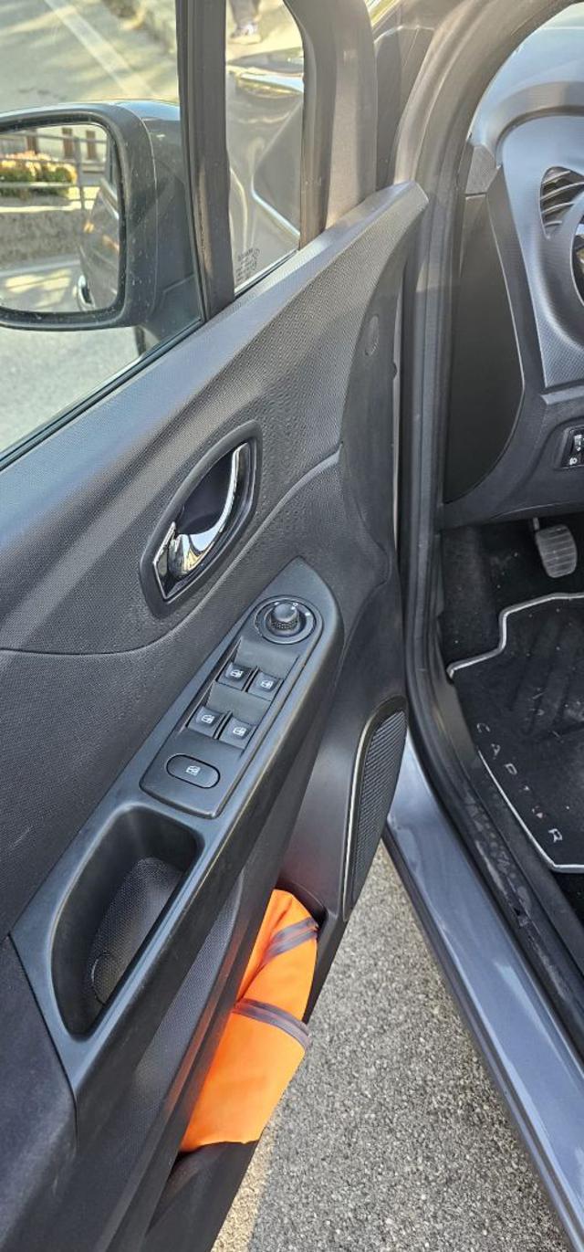 RENAULT Captur usata, con Sedile posteriore sdoppiato