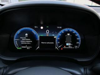 TOYOTA Yaris usata, con Luci diurne