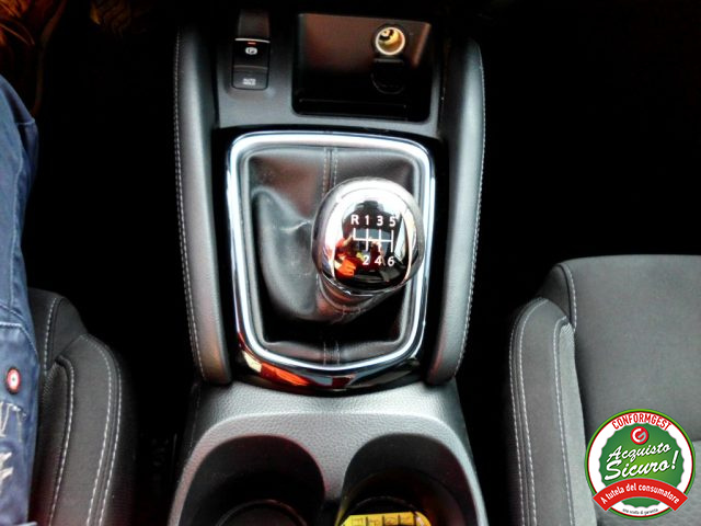 NISSAN Qashqai usata, con USB