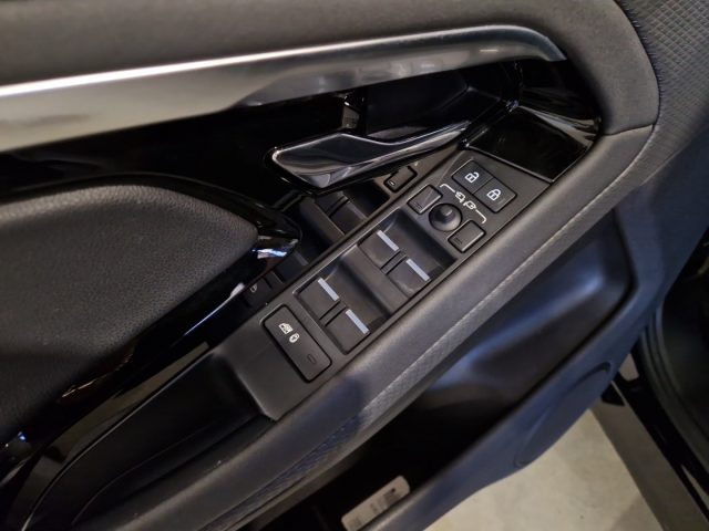 LAND ROVER Range Rover Evoque usata, con Sedile posteriore sdoppiato
