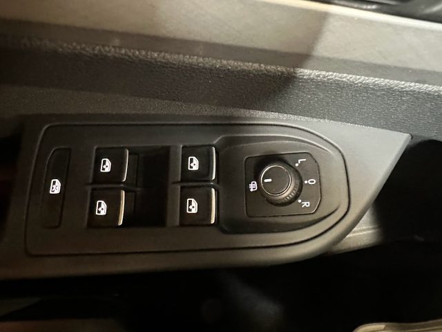 VOLKSWAGEN Golf usata, con Sensori di parcheggio anteriori