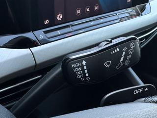 VOLKSWAGEN Golf usata, con Hill holder