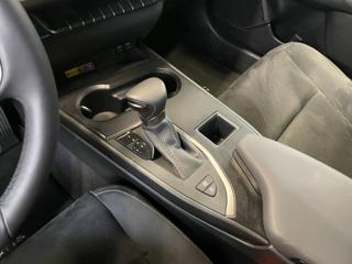 LEXUS UX 250h usata, con Volante in pelle