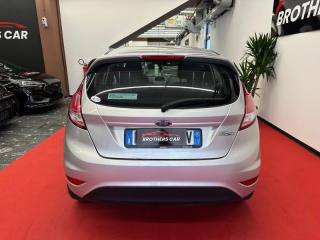 FORD Fiesta usata, con Autoradio