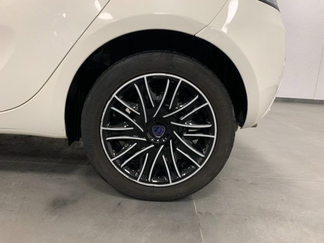 LANCIA Ypsilon usata, con Luci diurne LED