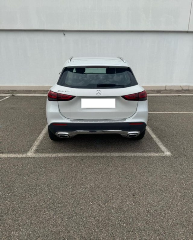 MERCEDES-BENZ GLA 200 usata, con Airbag