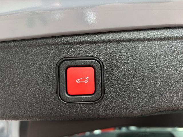 JEEP Avenger usata, con Sedile posteriore sdoppiato
