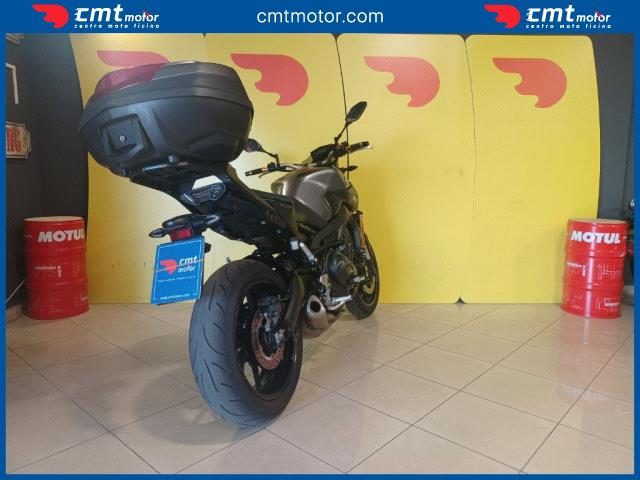 YAMAHA MT-09 usata 9