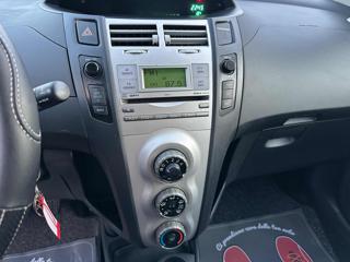 TOYOTA Yaris usata 16