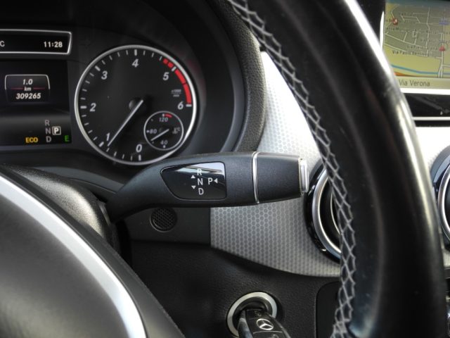 MERCEDES-BENZ B 180 usata, con Volante multifunzione