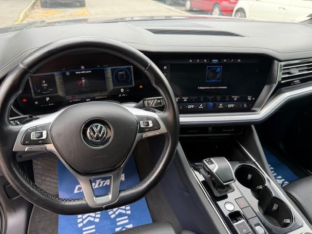 VOLKSWAGEN Touareg usata, con Boardcomputer